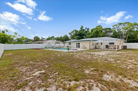 Exterior - 7816 3rd Ave W, Bradenton, FL 34209 photo 12 of 13