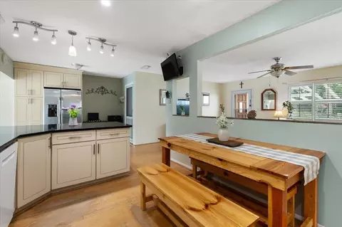 Kitchen - 7816 3rd Ave W, Bradenton, FL 34209 photo 4 of 6