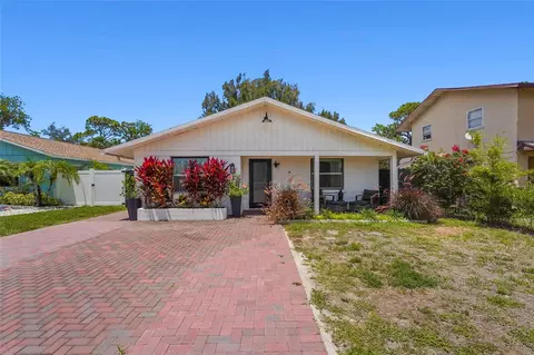 831 Winter Garden Dr, Sarasota, FL 34243
