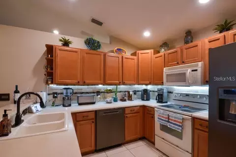 Kitchen - 11347 Walden Loop, Parrish, FL 34219 photo 2 of 3