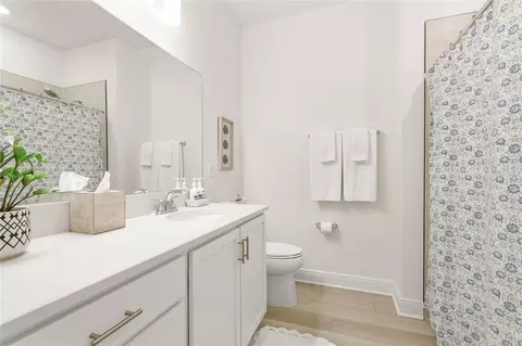 Bath - 10927 Bluestem Cv, Parrish, FL 34219 photo 3 of 3