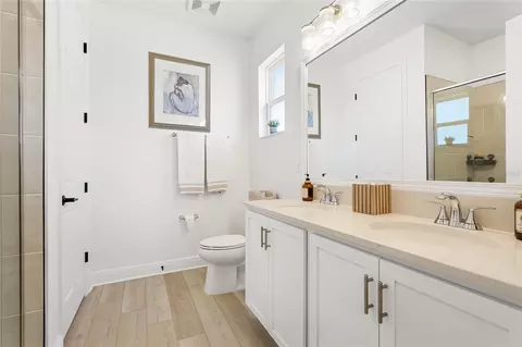 Bath - 10927 Bluestem Cv, Parrish, FL 34219 photo 1 of 3