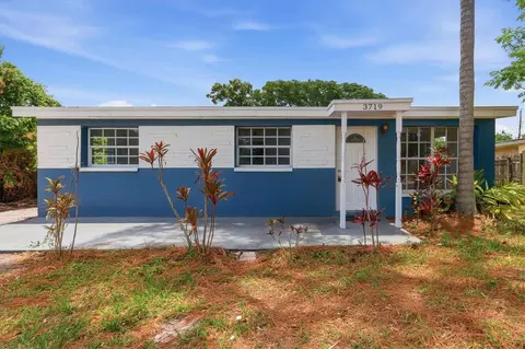 3719 Papai Dr, Sarasota, FL 34232
