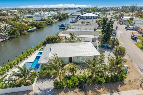 6401 Marina Dr, Holmes Beach, FL 34217