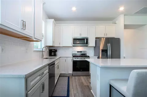 Kitchen - 9578 Coastline Way, Parrish, FL 34219 photo 7 of 8