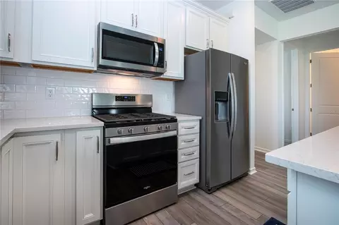 Kitchen - 9578 Coastline Way, Parrish, FL 34219 photo 6 of 8