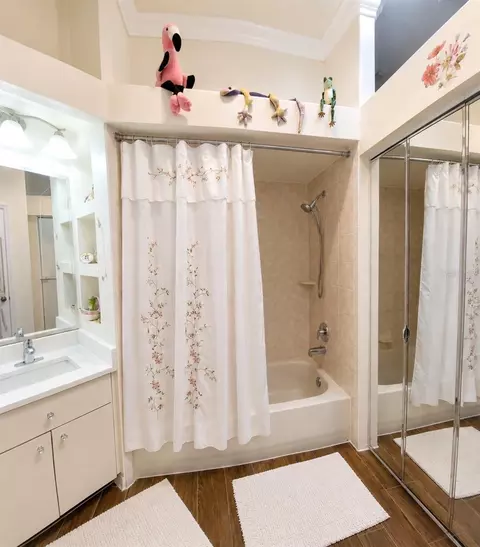 Bath - 7517 Jomel Dr, Weeki Wachee, FL 34607 photo 5 of 10
