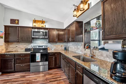 Kitchen - 5103 Erie Rd, Parrish, FL 34219 photo 2 of 3