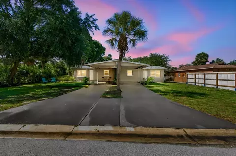 2105 46th Avenue Dr W, Bradenton, FL 34207