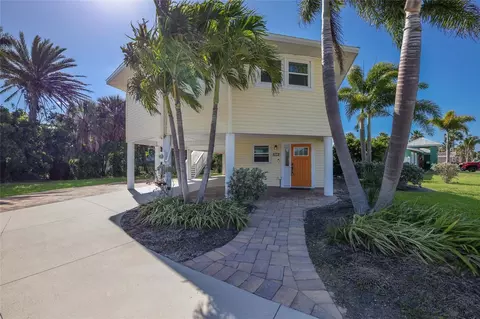 221 85th St, Holmes Beach, FL 34217