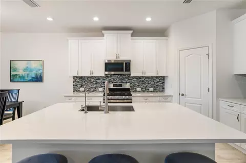 Kitchen - 3410 Box Turtle Ter, Parrish, FL 34219 photo 5 of 7