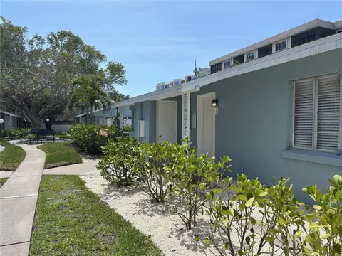 170 Roosevelt Dr #8, Sarasota, FL 34236