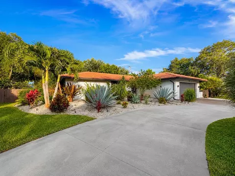 392 W Rossetti Dr, Nokomis, FL 34275
