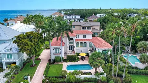 1023 Tocobaga Ln, Sarasota, FL 34236