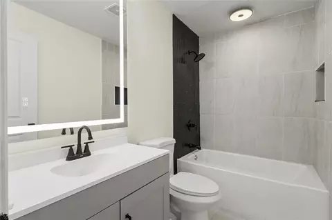 Bath - 601 136th Ct E, Bradenton, FL 34212 photo 3 of 3