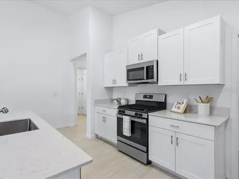 Kitchen - 12032 Blue Diamond Trl, Parrish, FL 34219 photo 5 of 5