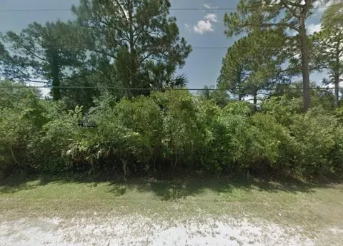 2205 Blue Fish Pl, Geneva, FL 32732