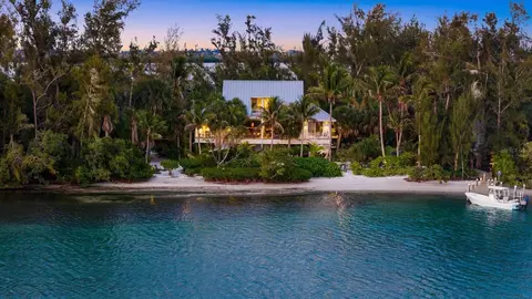 7143 La Lenaire Dr, Longboat Key, FL 34228