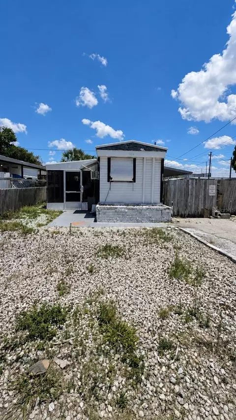 1810 Holiday Dr, Holiday, FL 34691