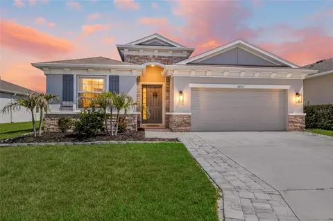 2013 Midnight Pearl Dr, Sarasota, FL 34240