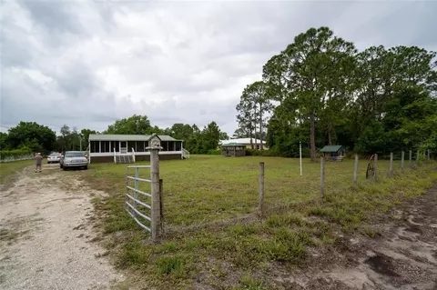 Exterior - 1809 E Holiday Dr, Lorida, FL 33857 photo 3 of 10