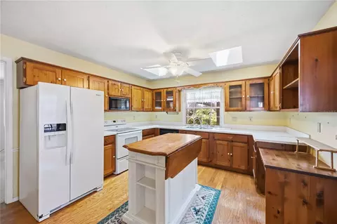 Kitchen - 2209 68th Dr E, Ellenton, FL 34222 photo 2 of 4