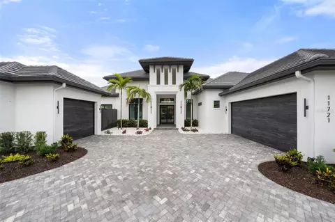 Exterior - 11721 Rive Isle Run, Parrish, FL 34219 photo 3 of 21