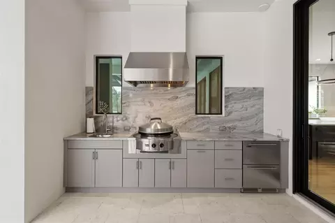 Kitchen - 11721 Rive Isle Run, Parrish, FL 34219 photo 12 of 13