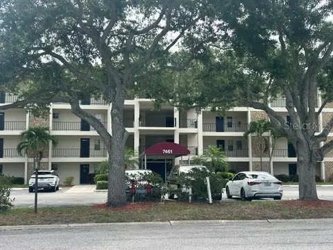 7461 W Country Club Dr N #402, Sarasota, FL 34243