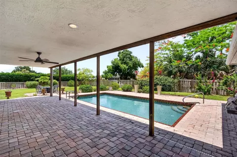 3695 Country Place Blvd, Sarasota, FL 34233