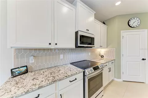 Kitchen - 12314 Nantahala Run, Parrish, FL 34219 photo 3 of 6