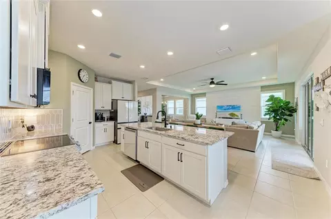 Kitchen - 12314 Nantahala Run, Parrish, FL 34219 photo 4 of 6