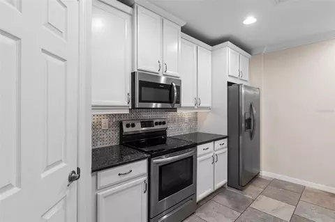Kitchen - 89 Navigation Cir, Osprey, FL 34229 photo 5 of 6