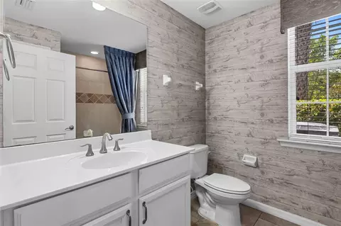 Bath - 89 Navigation Cir, Osprey, FL 34229 photo 3 of 4