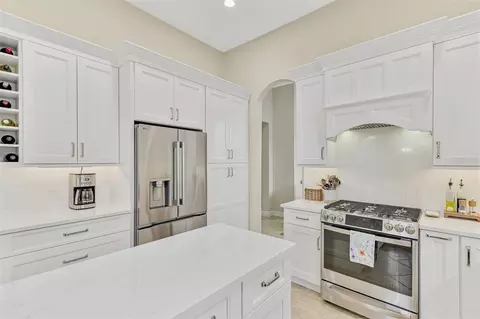Kitchen - 13987 Siena Loop, Bradenton, FL 34202 photo 4 of 5