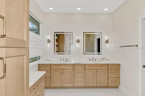 Bath - 13987 Siena Loop, Bradenton, FL 34202 photo 2 of 5