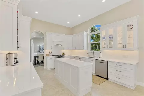 Kitchen - 13987 Siena Loop, Bradenton, FL 34202 photo 1 of 5