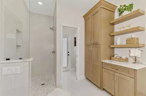 Bath - 13987 Siena Loop, Bradenton, FL 34202 photo 3 of 5