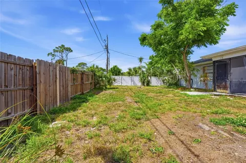 Exterior - 1163 Ringtail Rd, Venice, FL 34293 photo 6 of 8