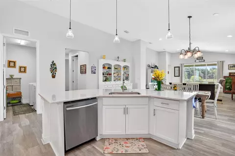 Kitchen - 12923 Rainwashed Loop, Parrish, FL 34219 photo 4 of 5