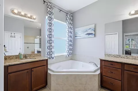 Bath - 12903 49th Ln E, Parrish, FL 34219 photo 2 of 5