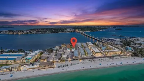 117 7th St N #2, Bradenton Beach, FL 34217