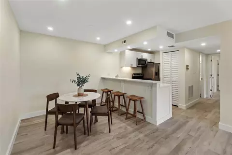 3229 Beneva Rd #203, Sarasota, FL 34232