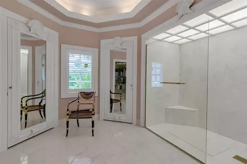 Bath - 101 Osprey Point Dr, Osprey, FL 34229 photo 3 of 4