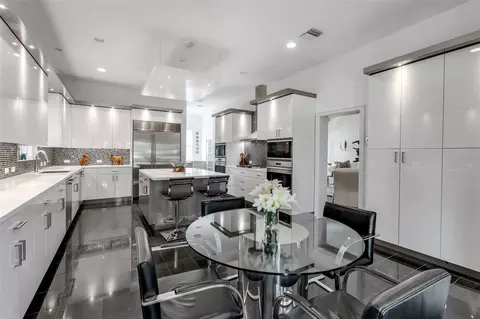 Kitchen - 101 Osprey Point Dr, Osprey, FL 34229 photo 1 of 4