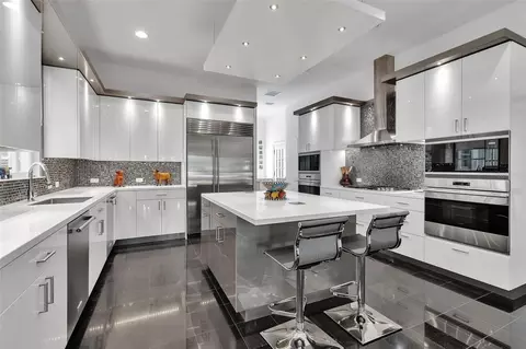 Kitchen - 101 Osprey Point Dr, Osprey, FL 34229 photo 2 of 4