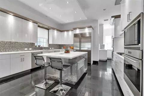 Kitchen - 101 Osprey Point Dr, Osprey, FL 34229 photo 3 of 4