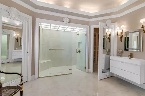 Bath - 101 Osprey Point Dr, Osprey, FL 34229 photo 1 of 4