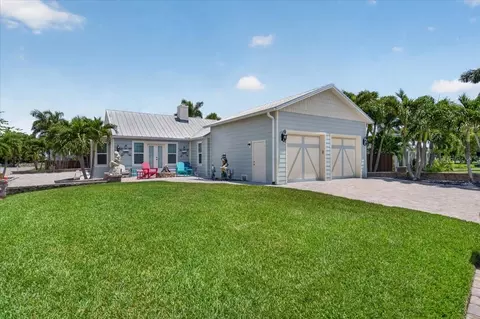 216 Sunrise Dr, Nokomis, FL 34275