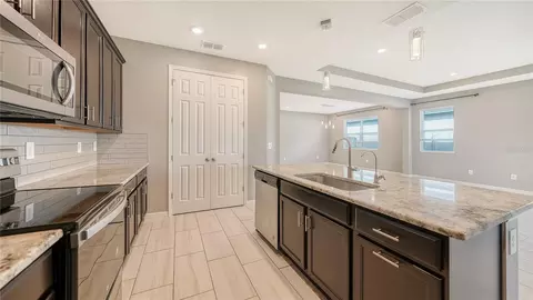 Kitchen - 14239 59th Cir E, Bradenton, FL 34211 photo 3 of 5